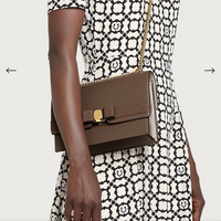 結婚式に参列予定です 結婚式なら革製品のカバンでも問題ないとのことなので こち Yahoo 知恵袋