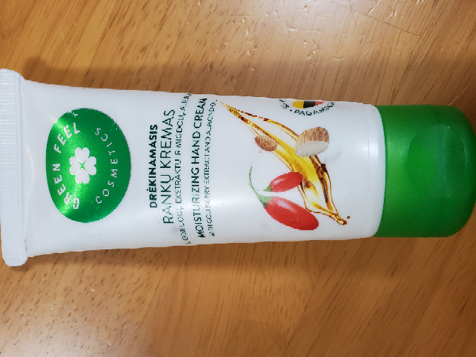 GREEN FEEL COSMETICSハンドクリーム。確かタイのお土産ですが、日本のどこかで購入出来ますか？通販でも構いません。 またこの絵だとなんとなんの植物の香りの種類でしょうか？