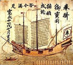 江戸時代の朱印船はなんで「黒船」にしなかったのですか？ 南蛮図屏風を見るとポルトガル船は「黒塗り」の船でした。 ＜ウィキペディア、朱印船に使われた船＞ 朱印船として用いられた船は、初期には中国式のジャンク船が多数であった。後には末次平蔵の末次船や荒木宗太郎の荒木船に代表されるジャンク船にガレオン船の技術やデザインを融合させた独自の帆船が登場し、各地で製造され運用されることとなる。それらの船のサイズは大抵500～750tであり、乗組員はおおよそ200人であった。また、東南アジア貿易が盛んであった時には、木材の品質もよく造船技術も優れていたシャムのアユタヤで大量の船が注文・購入された。 ＜私の疑問点＞ ガレオン船の技術を融合させるなら「黒塗り」にしてもよいのでは？ 私が絵図で見る限りですが、末次船や荒木船は黒塗りにしていません。