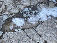 家の入口のコンクリートが劣化して砕けてきました 自分で補修したいのですが まっ Yahoo 知恵袋