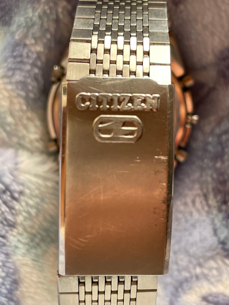 40年程前のCITIZENの腕時計のベルトのバックルですが、CITIZENの下のマークは何のマークですか？ ご存じの方おられましたら教えてくださいませ。ネットで探しても出てこないので、もしかしてお宝なのでしょうか？