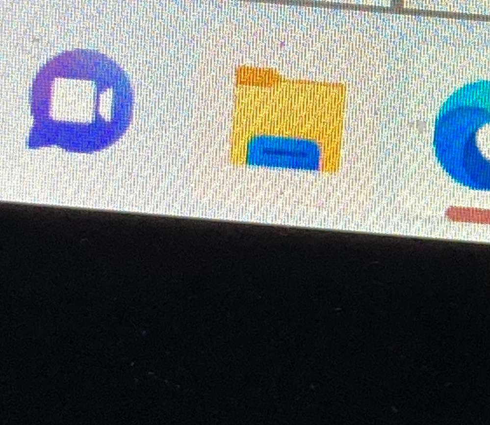 パソコン Windows10のものなんですけど、ファイルのとこ赤くなっててるは何故ですか…？？