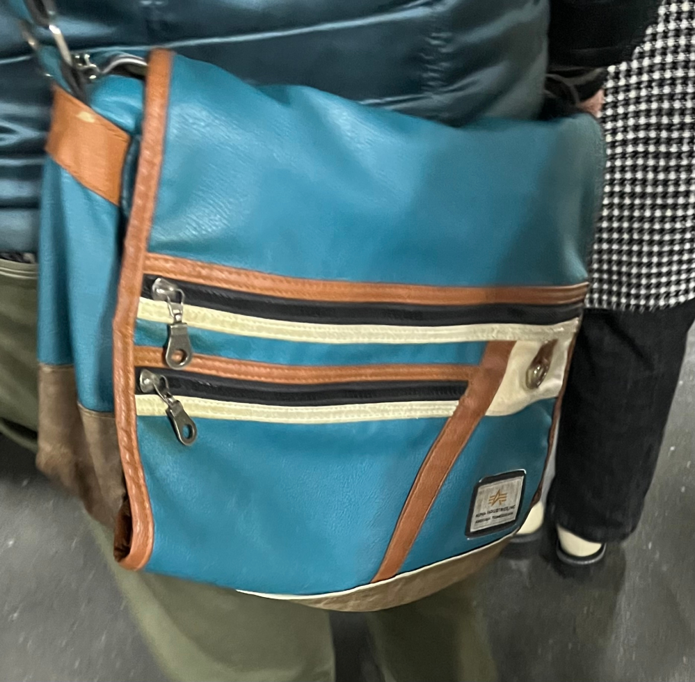 このバッグはどこのメーカーのでしょうか？