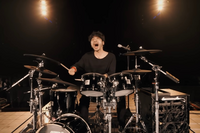 ミスチルのjenさんが最近のライブで使うようになった このドラムセットはどのメ Yahoo 知恵袋