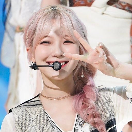 fromis_9のジホンちゃんって誰かにすごく似てませんか？？？すっごい 