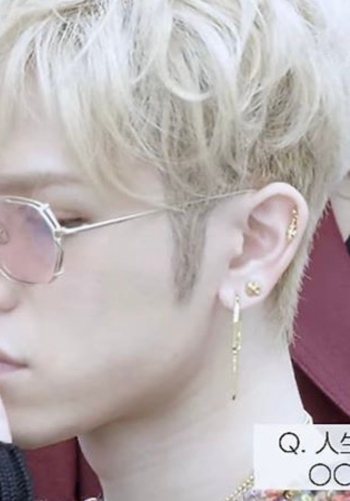 AAA 末吉秀太 Armillary ピアス AAAの末吉秀太がよくつけてる軟骨につけてるピアスってどこのかわかり