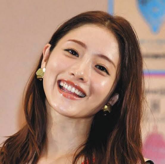 石原さとみ 35歳 って美人ですか かわいいですか おねぇさんですか お Yahoo 知恵袋