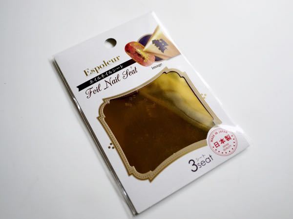 至急ダイソーやセリアの写真のようなネイル用の金箔はスプレーなどで固め Yahoo 知恵袋