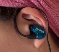 耳掛け式のイヤホンを初めて付けるのですがこの付け方で大丈夫でしょうか Yahoo 知恵袋