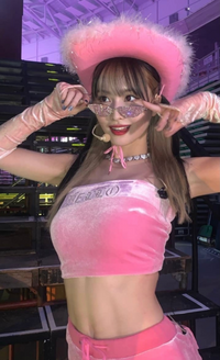 Twiceモモの付けているサングラスはどこの物でしょうか これじゃない Yahoo 知恵袋