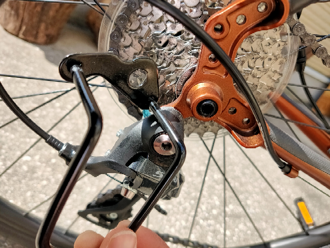 人気が高い エスケープの自転車におすすめ ディレイラーガードクイック