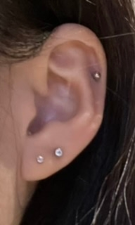 ピアスどこに開けるのか迷ってて ピアスの位置どこがいいか左右デザインしてほしい Yahoo 知恵袋
