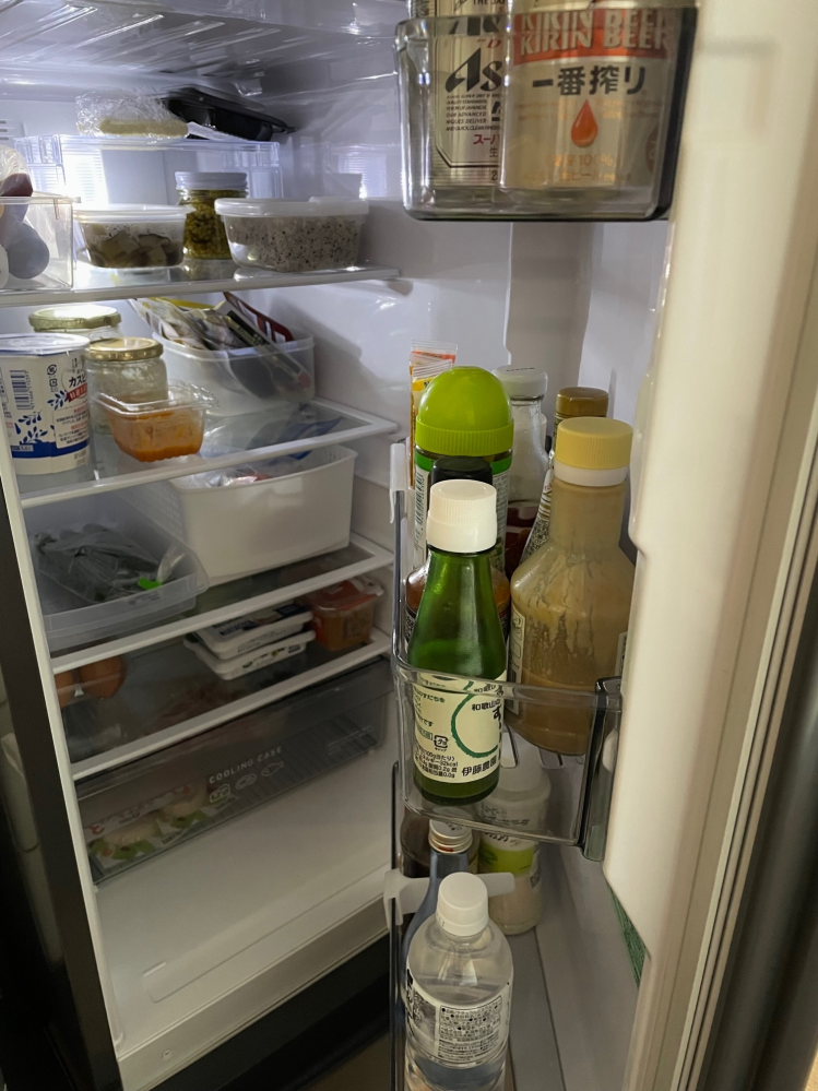 冷蔵庫の中が薄暗いんですが買い替えの時期なんでしょうか？冷凍室 