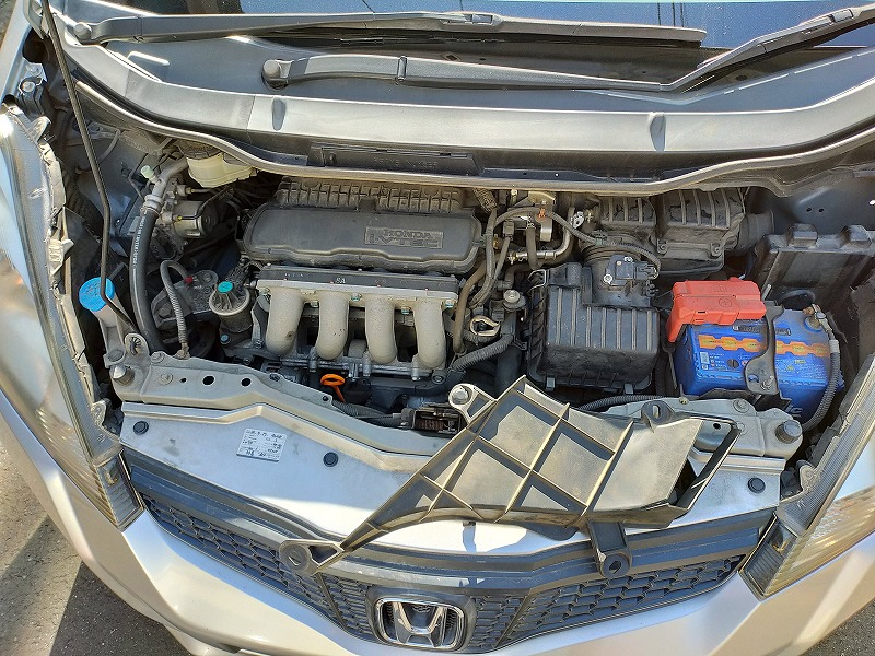 ２０１２年式のホンダフィット１３ｇ ｇｅ６ です ボンネットを開けたら外れた樹 Yahoo 知恵袋