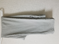 この写真のズボンはチノパンでしょうか それとも色が似ているだけ Yahoo 知恵袋