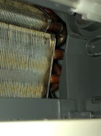 エアコンのフィンが変色 変形しています 今日 エアコンの掃除をしようとし Yahoo 知恵袋