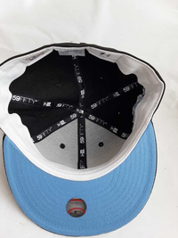 ニューエラのキャップについて ツバ表のステッカーは剥がす派と剥がさない派が一定 Yahoo 知恵袋