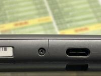 switchライトにヒビが入ってしまったのですが接着剤などで無理に