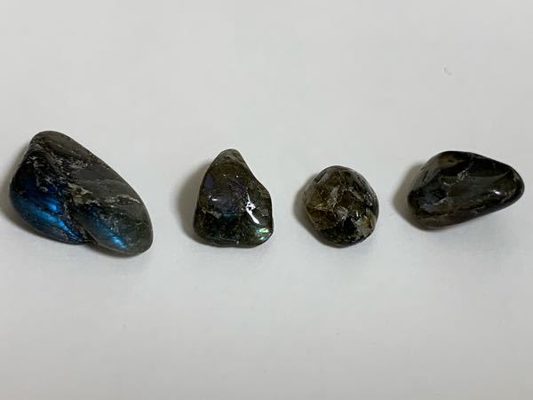 この石は全部同じ種類ですか？ 石の名前が解る方、教えて下さい。