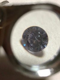 この石は何かわかりますか？ルースのまま保管してあり付属物は何もなし