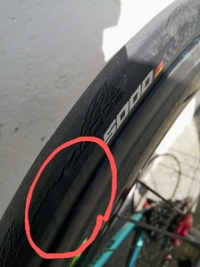 コンチGP5000を使ってます。まだ500キロも乗ってないのに、両輪