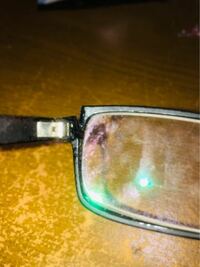 メガネのフレームの端の部分が割れてしまいました こういう場合 テープ以外で傍か Yahoo 知恵袋
