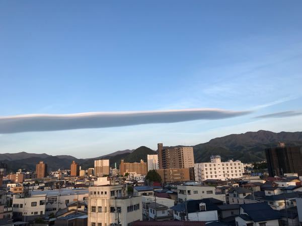 これは地震雲でしょうか？ 今の山形県の空です
