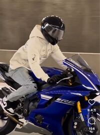 Ssに乗る時の格好について 黒のcbr600rrが近々納車される Yahoo 知恵袋