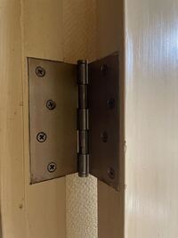 こう言うヒンジ が上下についてるドアなんですが前から重みで傾いてるの Yahoo 知恵袋