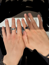 指輪男の指輪ってどこの指に何個ついてたら多すぎず カッコいいですか Yahoo 知恵袋