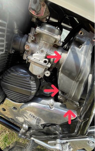 xjr400なのですが、 セル回りますが、エンジンかかりません。 それに加え、 写真の矢印のところから、ガソリンも漏れてきます。 原因はなんなのでしょうか？