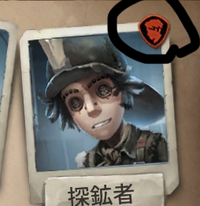 第五人格について質問です キャラの上のところにオレンジ色のアイコンって何ですか Yahoo 知恵袋