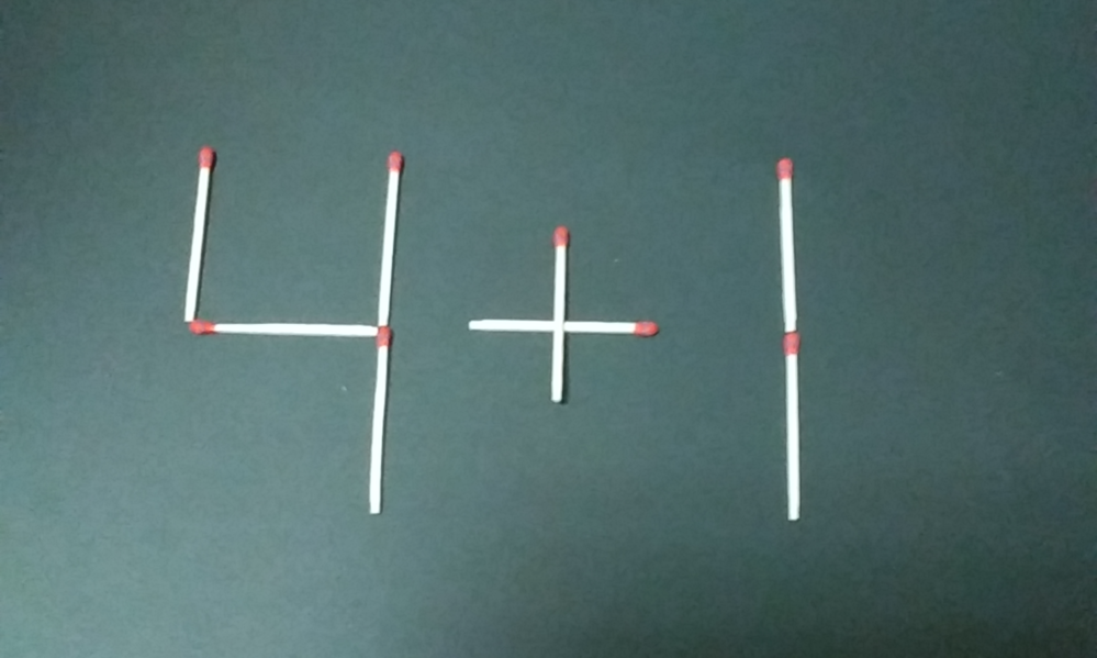 ここにマッチ棒で出来た４＋１があります。 マッチ棒を３本動かして単位にしてください。 この問題解けるかな？