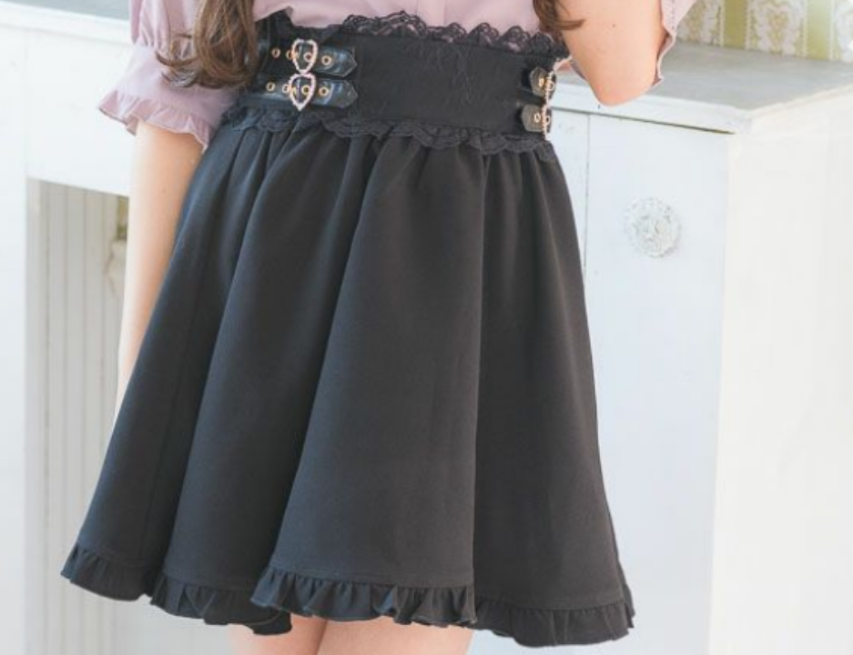 このスカートに合わせるならどんなトップスがいいでしょうか？