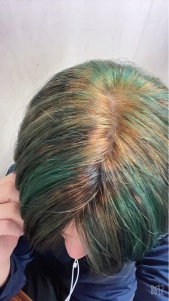 ブリーチした後、メッシュキャップ被って緑に染めたのですが、旋毛のとこだけ上手く染まらなかったのですが こう言う場合、また緑に染めても大丈夫ですか？