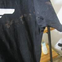 お気に入りのｔシャツが部分的に色落ちしてしまいその色落ちした部分を黒く戻したい Yahoo 知恵袋