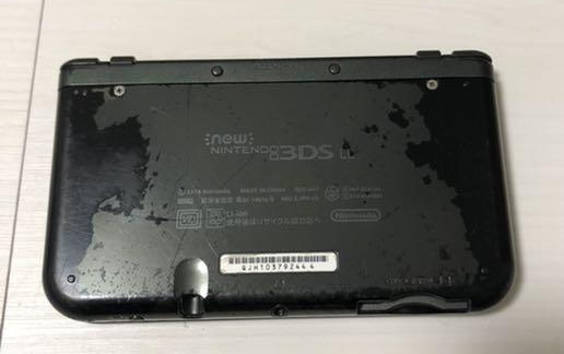 new3dsLLでたまに画像のような塗装の剥げたものが売られてますが new3dsLLでたまに画像のような塗装の剥げたものが売られてますが