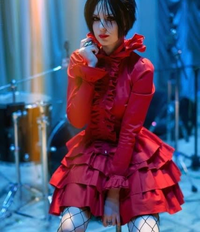 NANAの大崎ナナがレンのライブに初めて着ていった赤いワンピース（画像