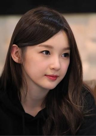 この方のお名前が知りたいです！ 韓国の女優さん(アイドルかも？)のようですが他の情報がなくわかりません…。 画像検索でも出てこなかったので知っている方いたらよろしくお願い致します。