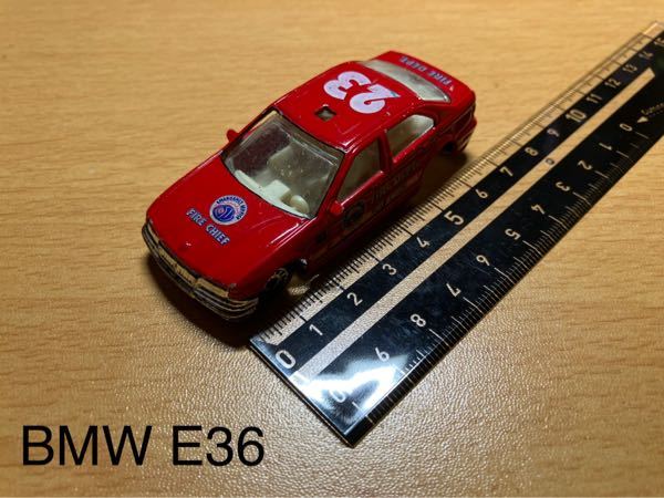 画像のミニカーは何分の何スケールですかね？ ちなみに車種はBMWのE36です。