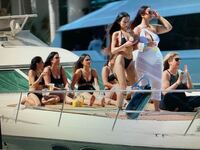 船上でパーティーしている海外の方は どんなライフスタイルを送ってるん Yahoo 知恵袋