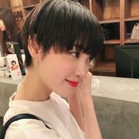 男装という訳ではないんですが 髪型をショートにして制服をズボンタイプ Yahoo 知恵袋