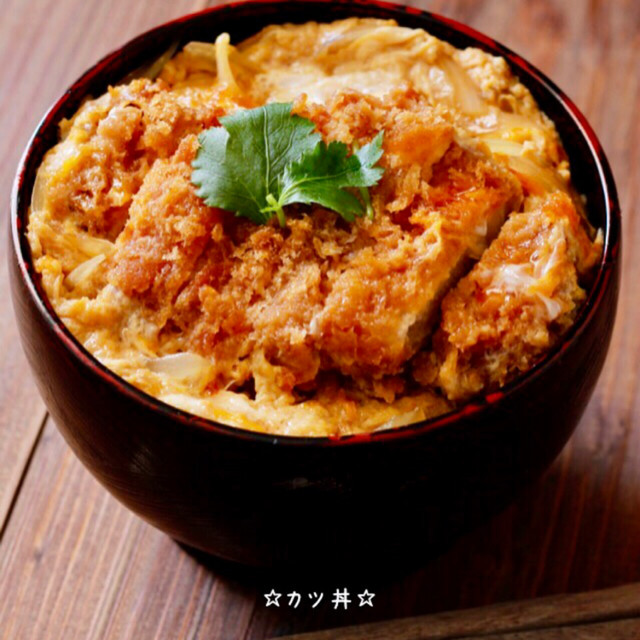 カツ丼に 一味や七味をかけて食べちゃいますか かけます Yahoo 知恵袋