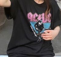 このバンドtシャツってダサいと思いますか 大学生が着るには派手すぎで Yahoo 知恵袋