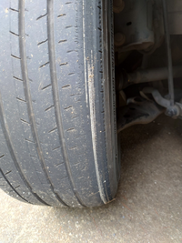 タイヤのワイヤーが切れて 写真のように膨らんでいます 購入した中古車 Yahoo 知恵袋