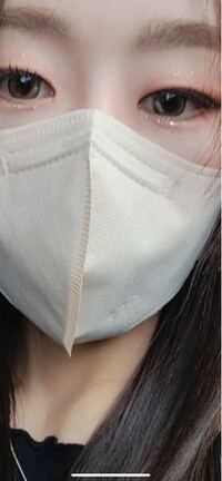 ディズニーとかで 女の子が顔にキラキラしてるシール みたいの貼ってますが Yahoo 知恵袋