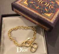 DIORのネックレスの本物と偽物の見分け方ってありますか 