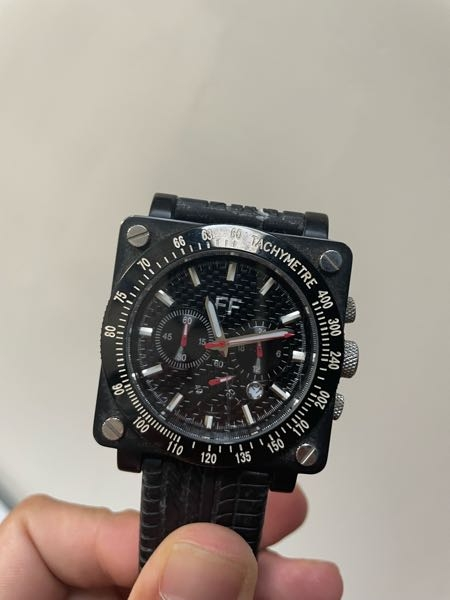 この時計は既に廃版になってるかと思うのですが、当時の金額が分かれば教えて欲しいです。 今は針が止まっているので電池かと思うのですが、交換は可能ですか？