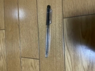 このボールペンがとても描きやすく、重宝しているのですが、メーカーが書いておらずどこのものかわかりません。わかる方いらっしゃいましたら教えていただけたら嬉しいです。