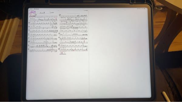 ipadを楽譜として使うforscoreというアプリ。 データ取り込むと このように小さく表示されてしまいます。 解決策はありますでしょうか？